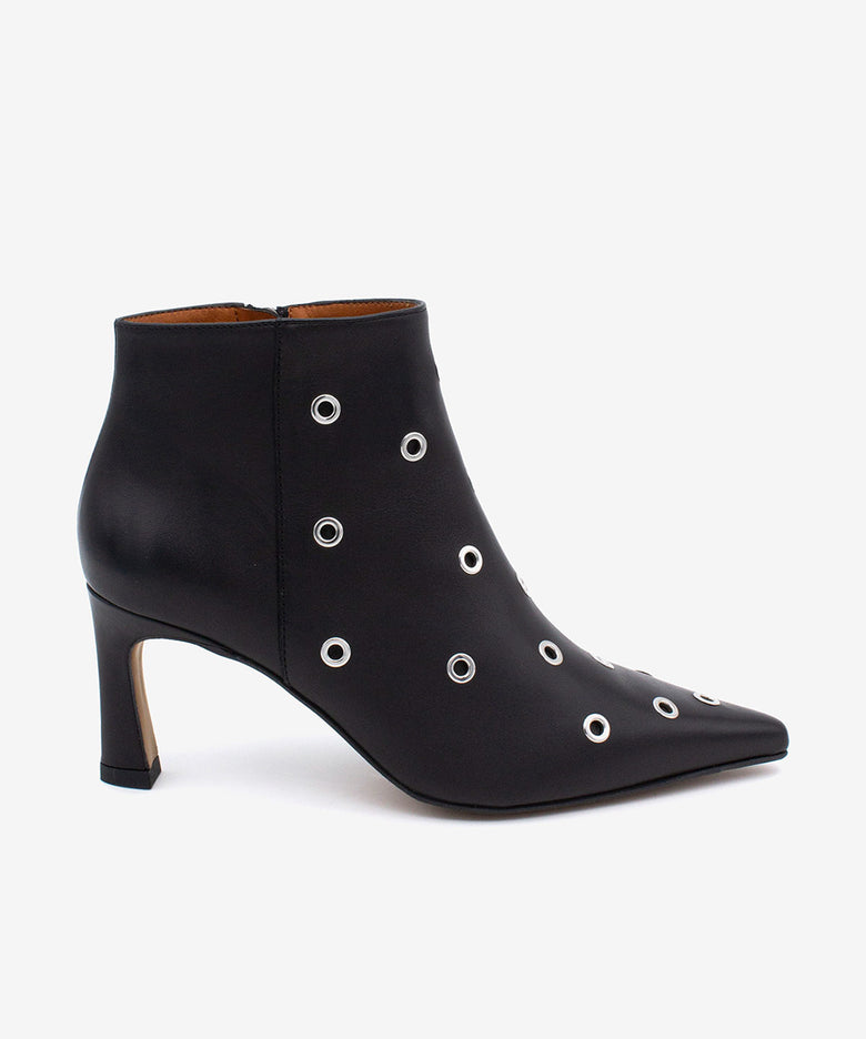 CLARINE – Botines con tacón cómodo y tachas de piel – negro – Talla 35 – Ángel Alarcón