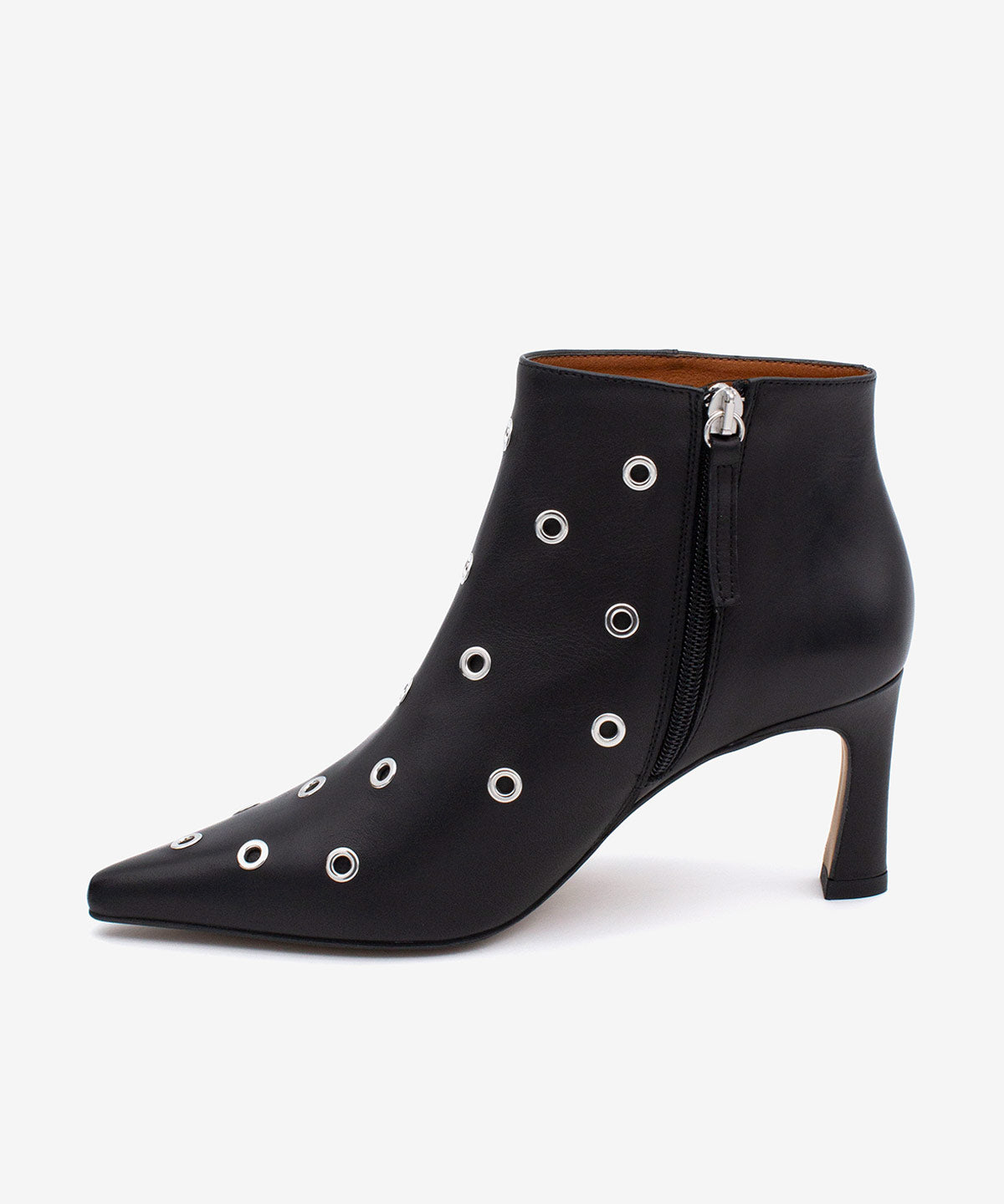 CLARINE – Botines con tacón cómodo y tachas de piel – negro – Talla 38 – Ángel Alarcón