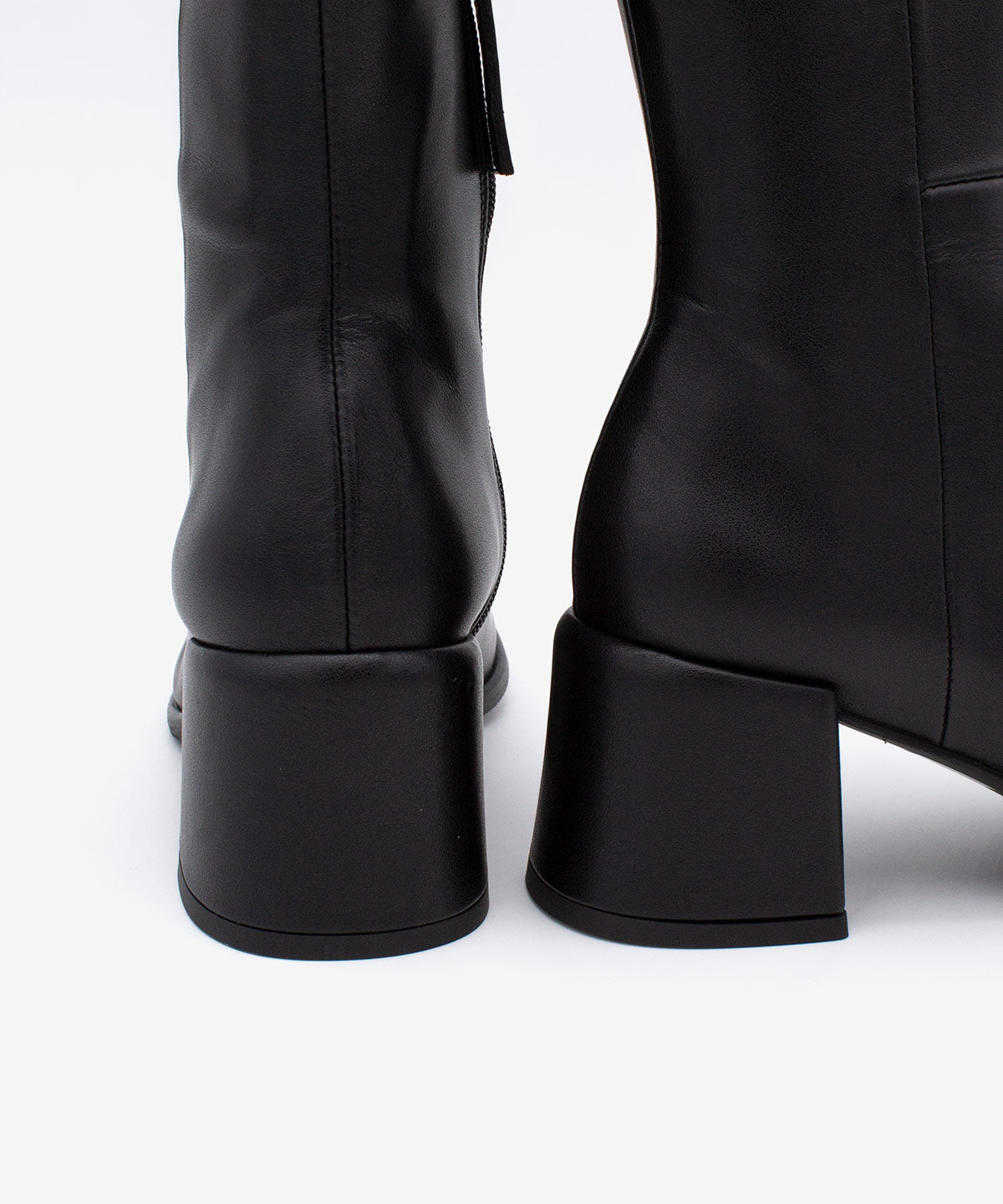 YTIMIA – Botín cómodo de mujer en piel – negro – Talla 40 – Ángel Alarcón