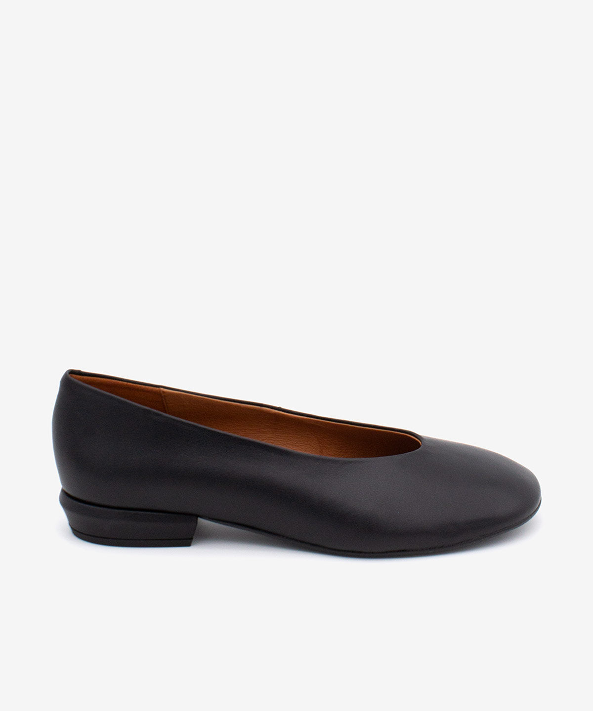 KATYA – Bailarina con puntera redonda y tacón bajo de diseño de piel – negro – Talla 35 – Ángel Alarcón