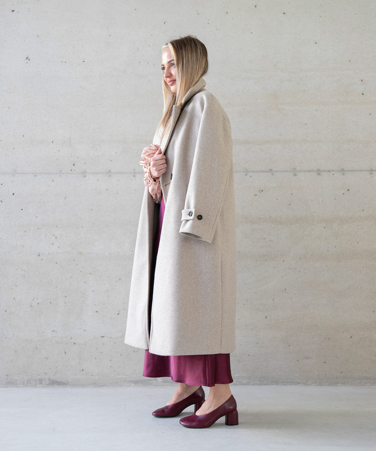 TESSA - Salón de mujer cómodo con tacón ancho de piel natural – Talla 35 – Ángel Alarcón