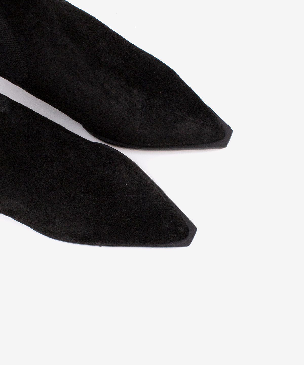 BRIELAS – Botín de mujer tipo Chelsea con tacón fino de serraje – negro – Talla 40 – Ángel Alarcón