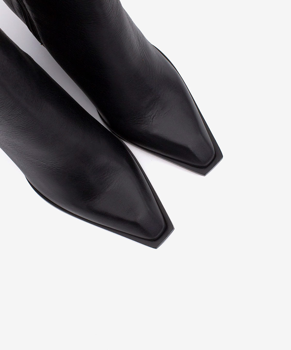 MIRETTE – Botín de mujer con tacón ancho y diseño moderno de piel natural – negro – Talla 39 – Ángel Alarcón