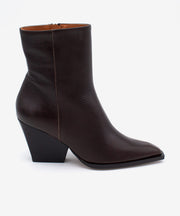 MIRETTE – Botín de mujer con tacón ancho y diseño moderno de piel natural – marrón oscuro – Talla 39 – Ángel Alarcón
