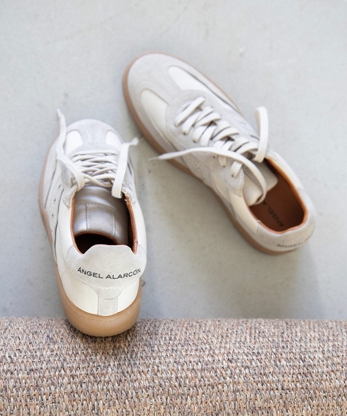 DEBORAH - Sneakers de mujer retro elegantes de serraje y piel – Talla 38 – Ángel Alarcón