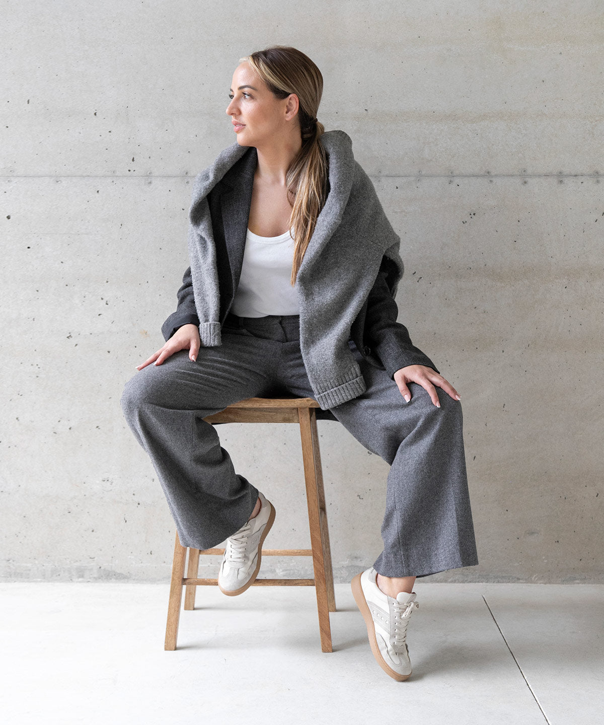 DEBORAH - Sneakers de mujer retro elegantes de serraje y piel – Talla 36 – Ángel Alarcón