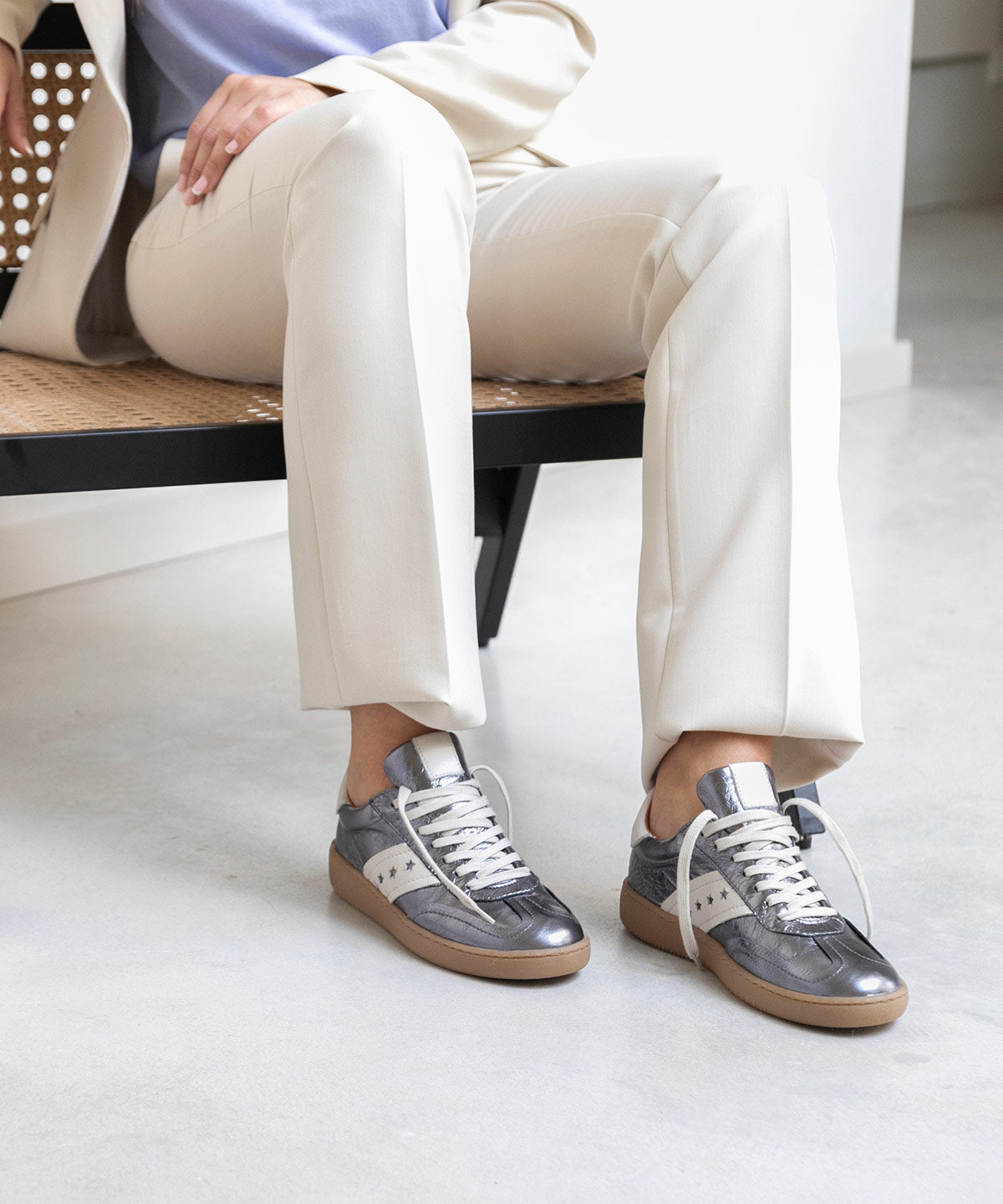 DEBORAH - Sneakers de mujer retro elegantes de piel metalizada – Talla 35 – Ángel Alarcón