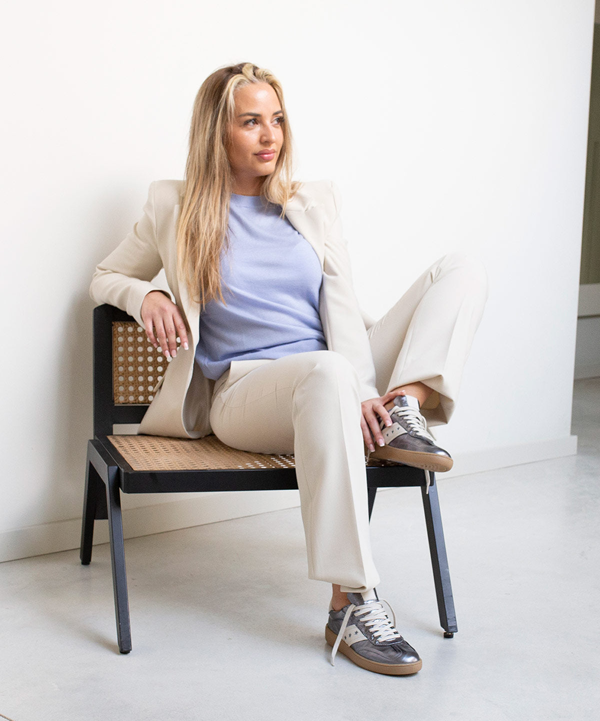 DEBORAH - Sneakers de mujer retro elegantes de piel metalizada – Talla 36 – Ángel Alarcón