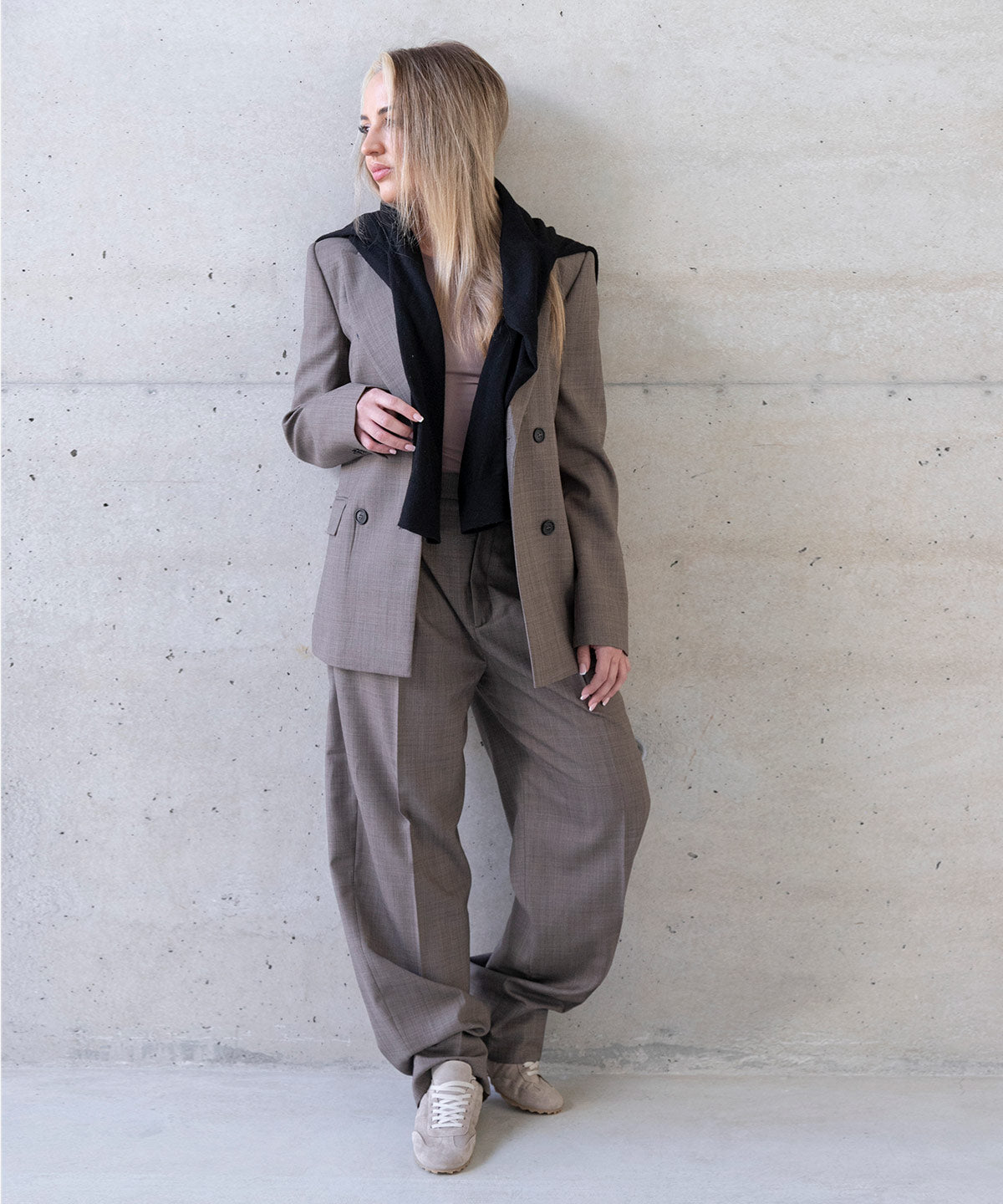 KESIA - Sneakers de mujer cómodos y elegantes de serraje – Talla 35 – Ángel Alarcón