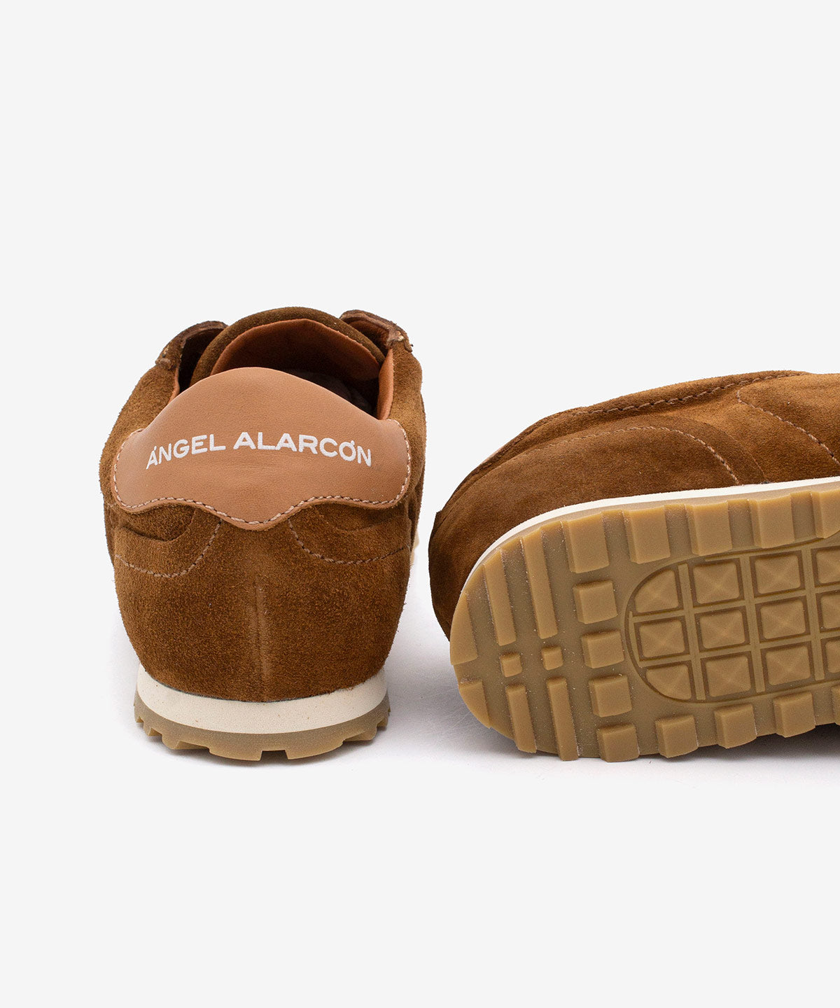 KESIA - Sneakers de mujer cómodos y elegantes de serraje – camel – Talla 40 – Ángel Alarcón