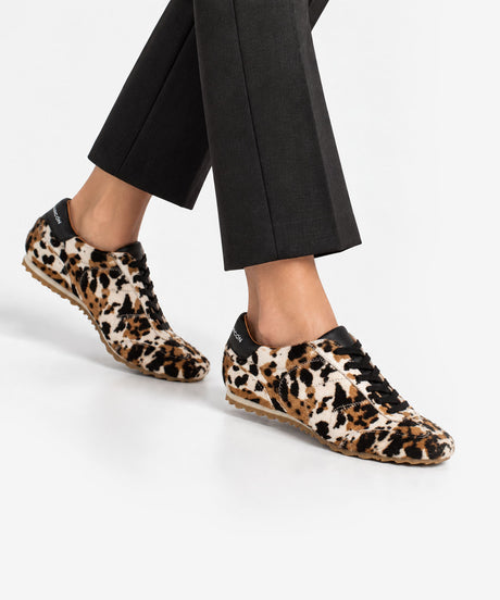 KESIA - Sneaker de mujer de pelo poni print vaca con suela de goma - Zapatos Negros - Zapatos de mujer Ángel Alarcón - Women Shoes 2026