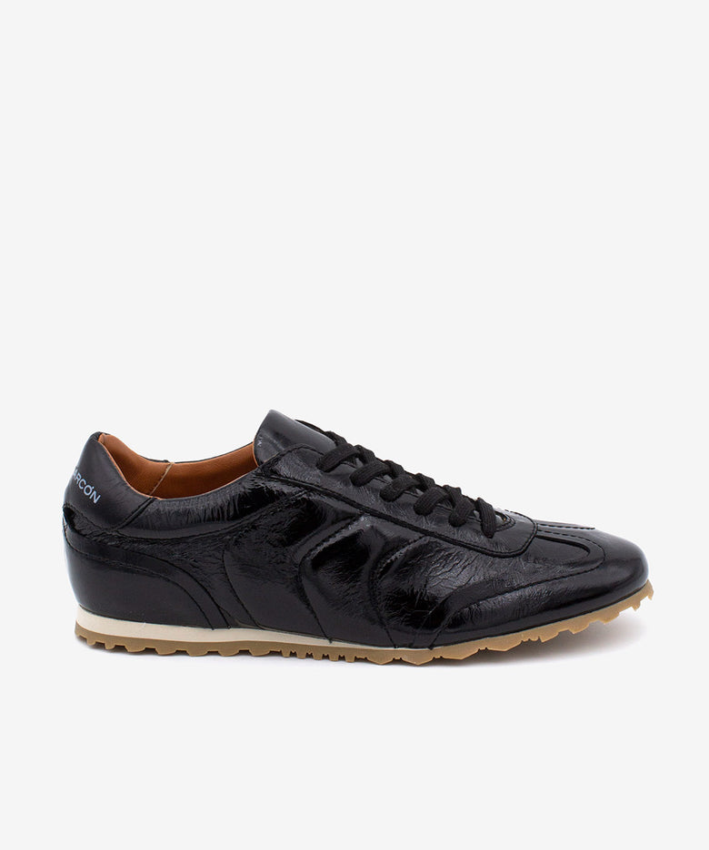 KESIA – Sneakers de piel brillante texturizada con suela de goma dentada – negro – Talla 37 – Ángel Alarcón