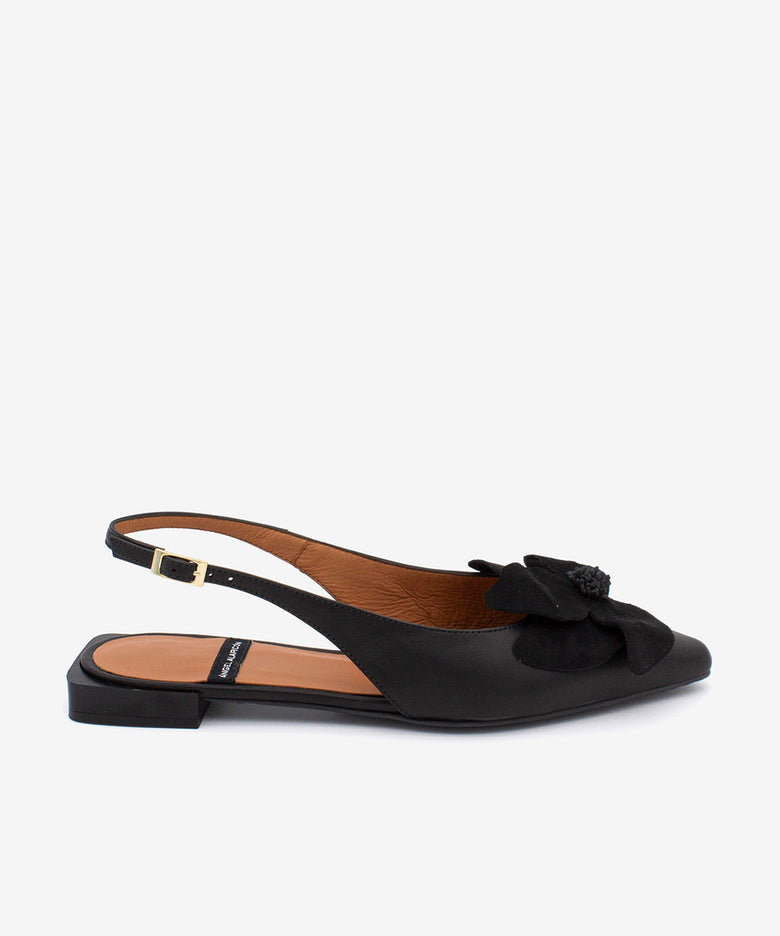 FIORA – Bailarina destalonada plana con flor de piel de grano suave – negro – Talla 38 – Ángel Alarcón