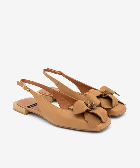 ROSINA – Bailarina destalonada plana con flor de piel de grano suave – marrón – Talla 37 – Ángel Alarcón