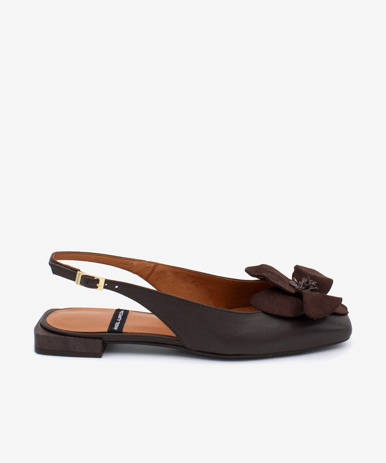ROSINA – Bailarina destalonada plana con flor de piel de grano suave – marrón oscuro – Talla 40 – Ángel Alarcón