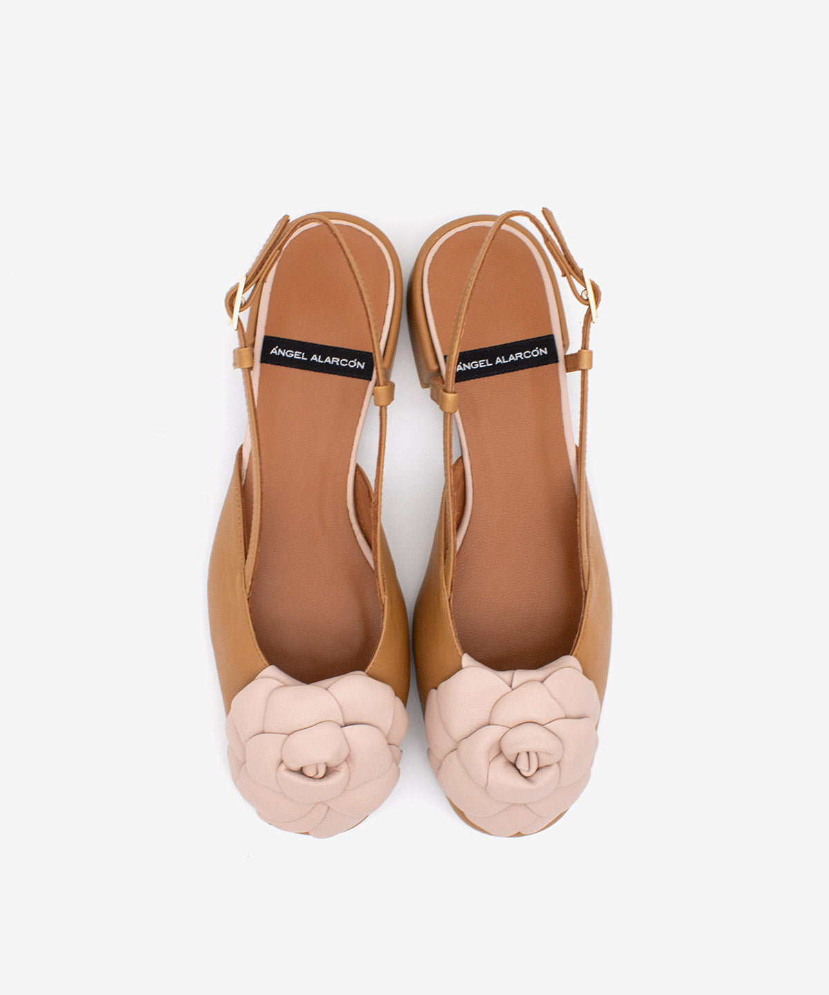FLORENCE – Bailarina de tacón destalonada con flor decorativa de piel suave – marrón – Talla 38 – Ángel Alarcón