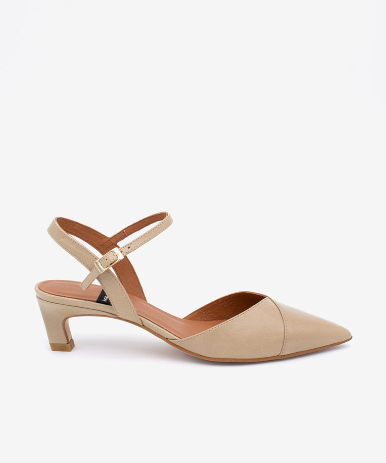 SERENA – Salón destalonado con pulsera al tobillo de piel texturizada – beige – Talla 36 – Ángel Alarcón