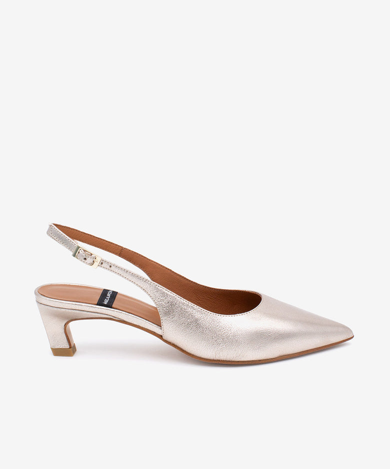 SUZANNE – Salón destalonado con tacón bajo de piel metalizada – oro – Talla 39 – Ángel Alarcón
