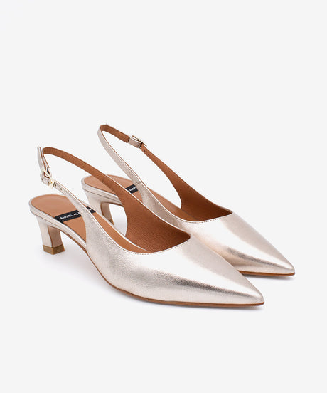 SUZANNE – Salón destalonado con tacón bajo de piel metalizada – oro – Talla 40 – Ángel Alarcón