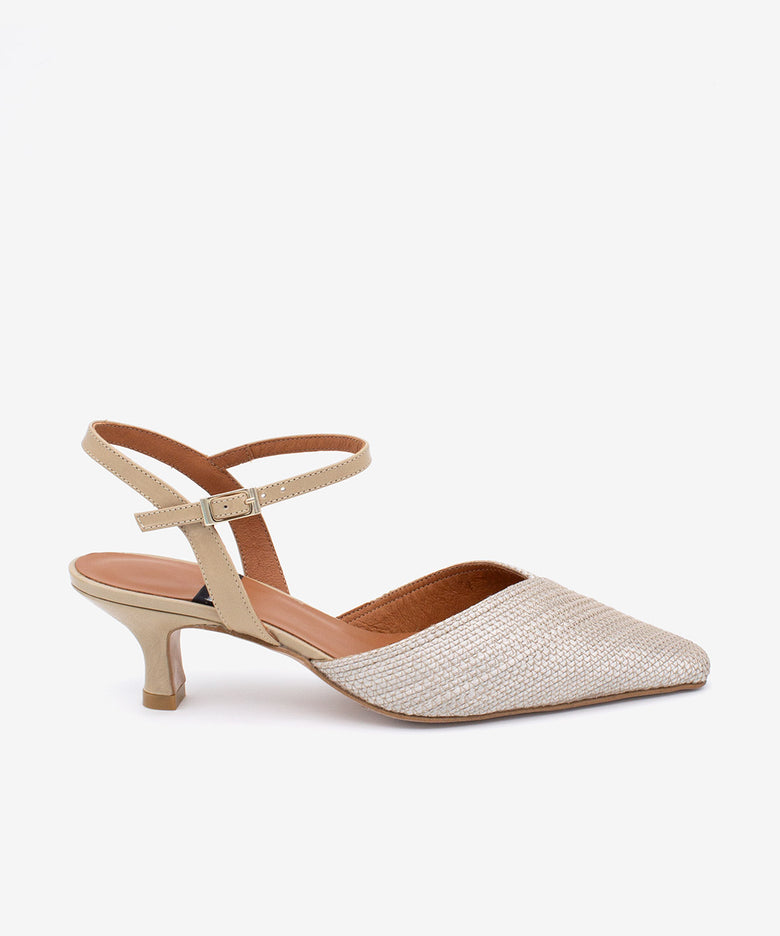 EMILIA – Salón con talón descubierto sujeto al tobillo con tacón bajo – beige – Talla 38 – Ángel Alarcón