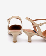 EMILIA – Salón con talón descubierto sujeto al tobillo con tacón bajo – beige – Talla 39 – Ángel Alarcón