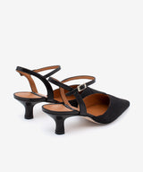 EMILIA – Salón con talón descubierto sujeto al tobillo con tacón bajo – negro – Talla 35 – Ángel Alarcón