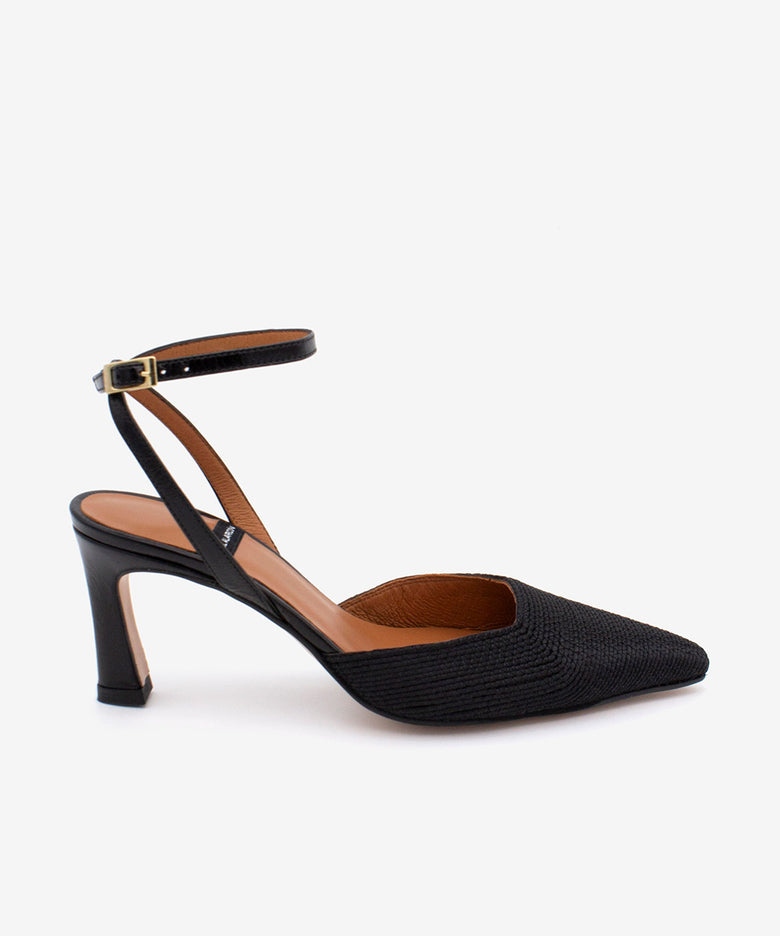 AMALIA – Stiletto destalonado con pulsera y tacón comodo de rafia y piel – negro – Talla 37 – Ángel Alarcón