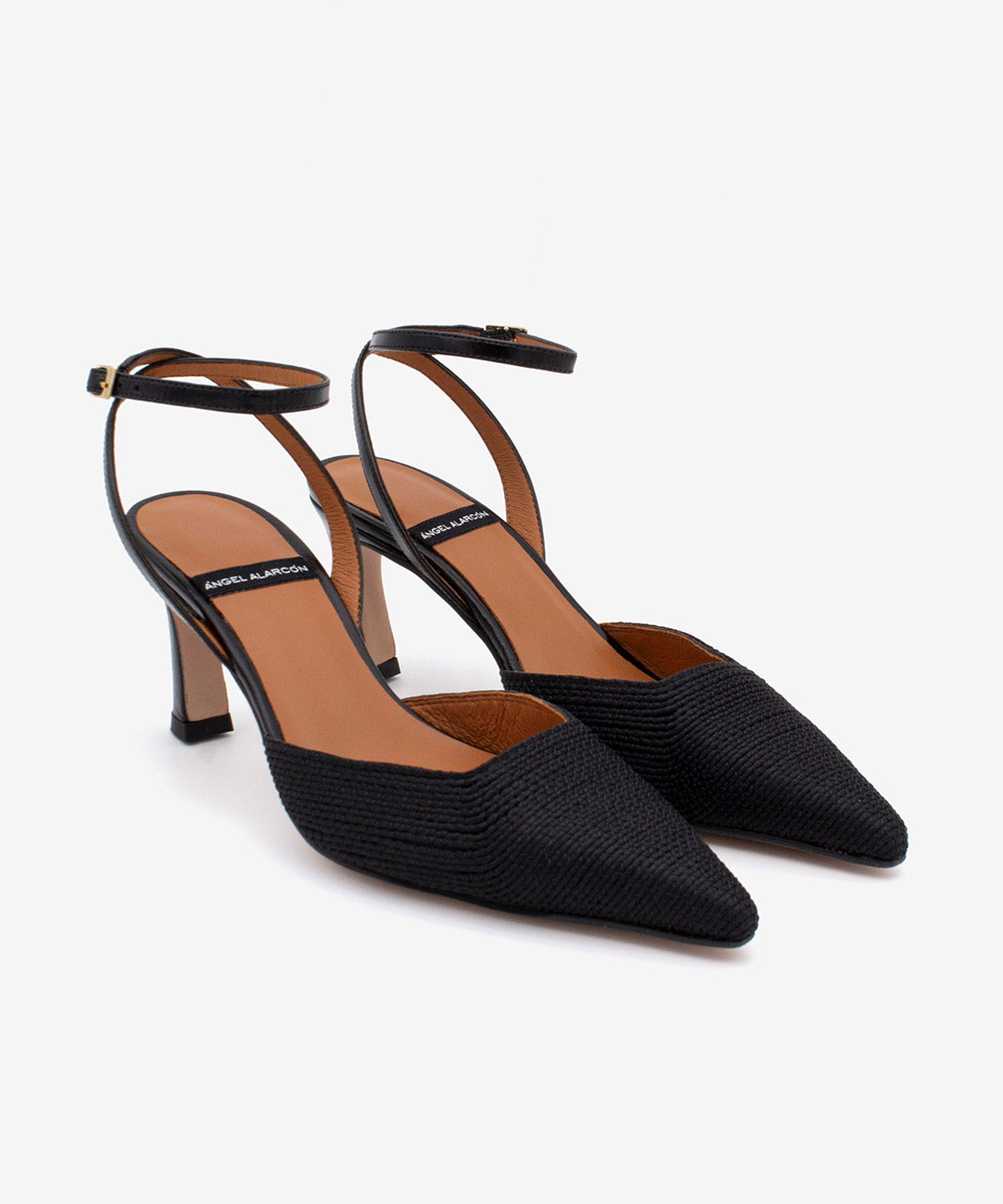 AMALIA – Stiletto destalonado con pulsera y tacón comodo de rafia y piel – negro – Talla 38 – Ángel Alarcón