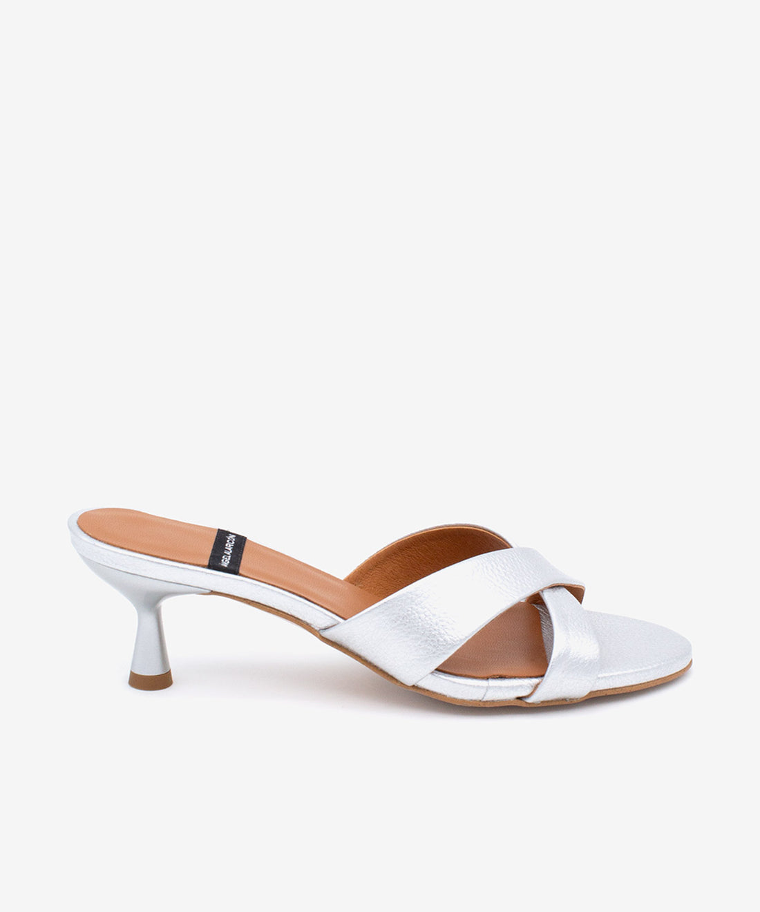 ELODIA – Mules de tacón fino cómodo con pala cruzada de piel metalizada – plata – Talla 35 – Ángel Alarcón