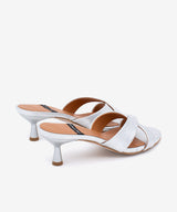 ELODIA – Mules de tacón fino cómodo con pala cruzada de piel metalizada – plata – Talla 36 – Ángel Alarcón