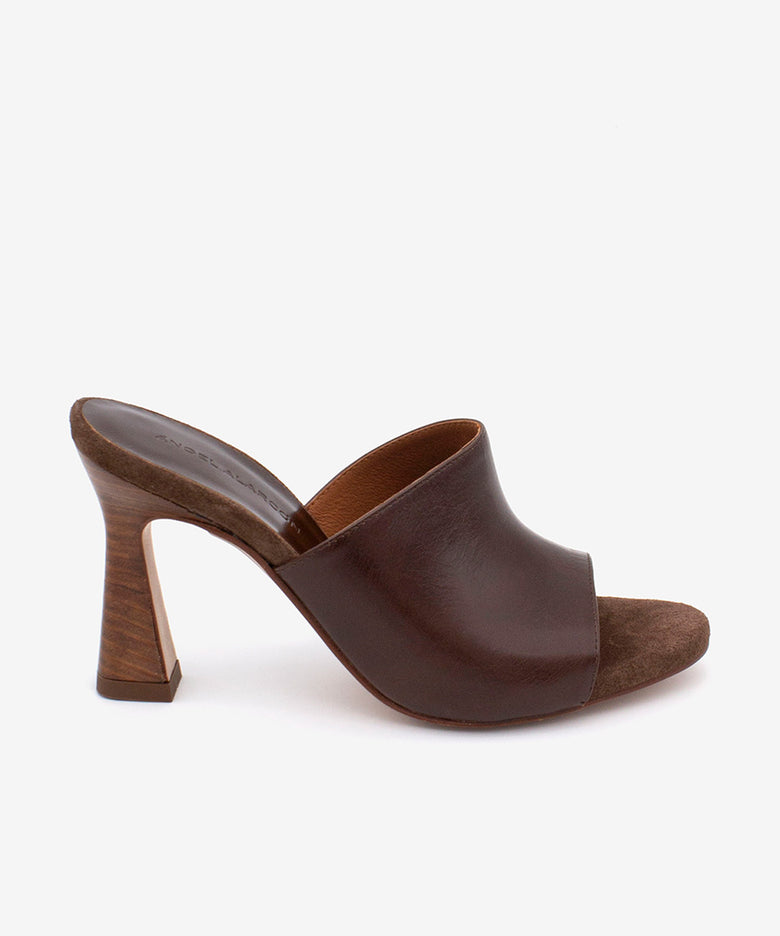 ALMAU – Mules de vestir elegantes con tacón alto de piel texturizada – marrón – Talla 35 – Ángel Alarcón