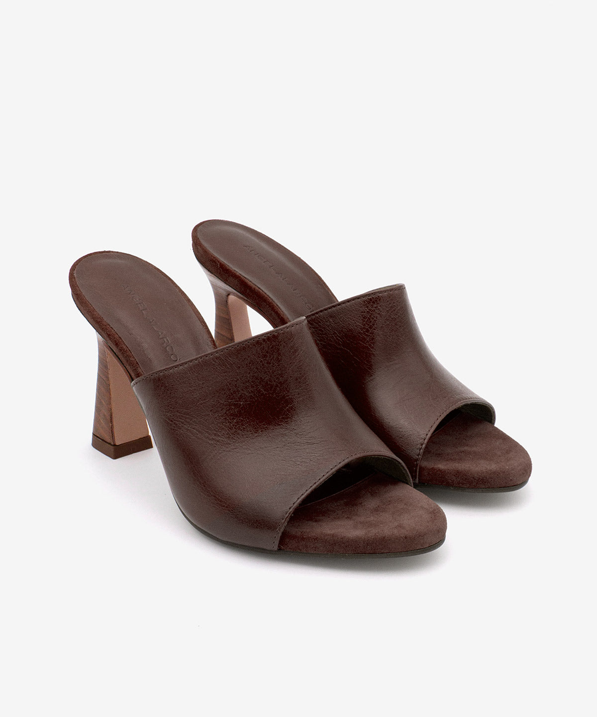 ALMAU – Mules de vestir elegantes con tacón alto de piel texturizada – marrón – Talla 40 – Ángel Alarcón