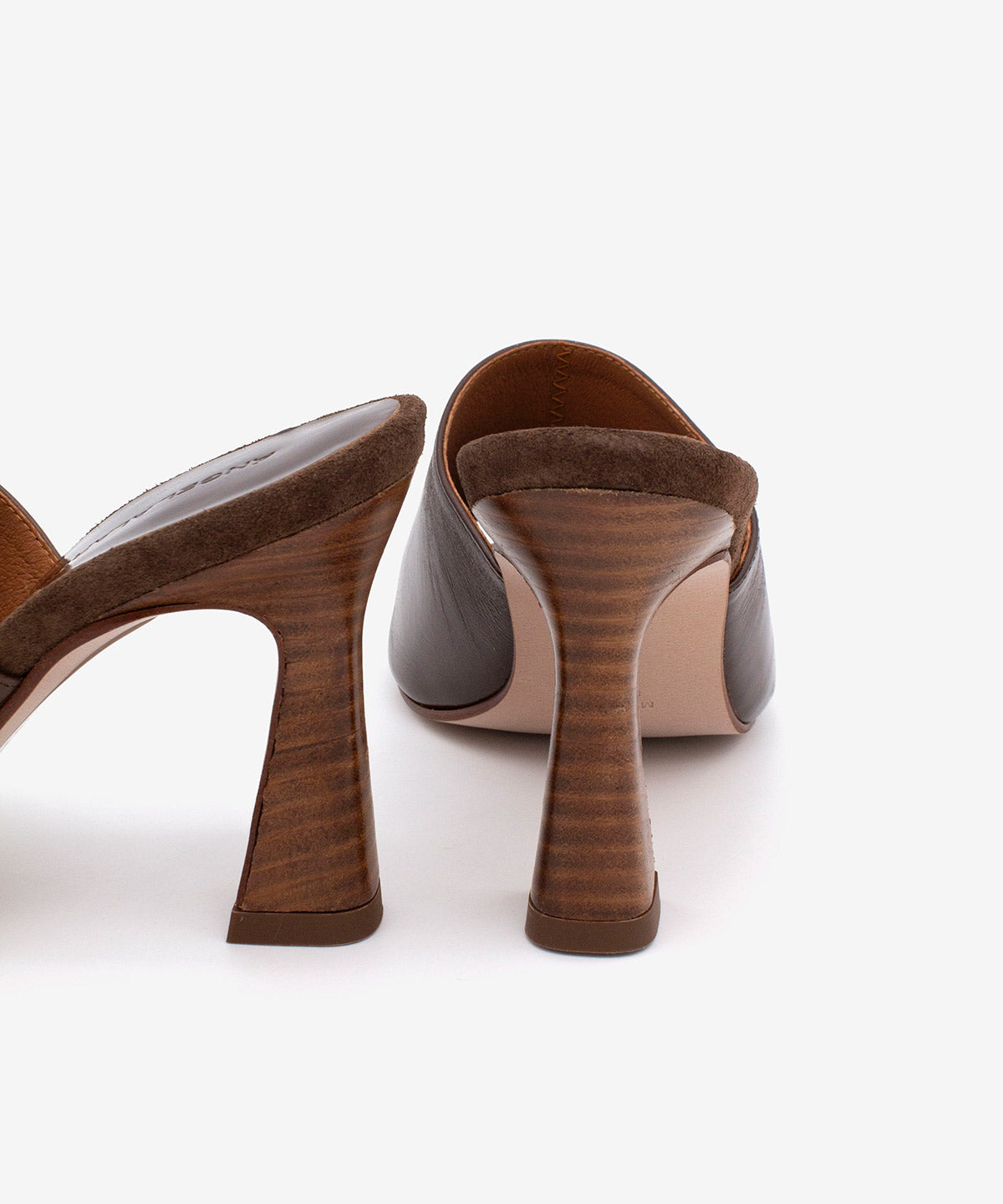 ALMAU – Mules de vestir elegantes con tacón alto de piel texturizada – marrón – Talla 42 – Ángel Alarcón