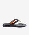 CLAUDIA – Sandalia de dedo con adorno metálico de piel texturizada – negro – Talla 36 – Ángel Alarcón