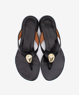 CLAUDIA – Sandalia de dedo con adorno metálico de piel texturizada – negro – Talla 37 – Ángel Alarcón