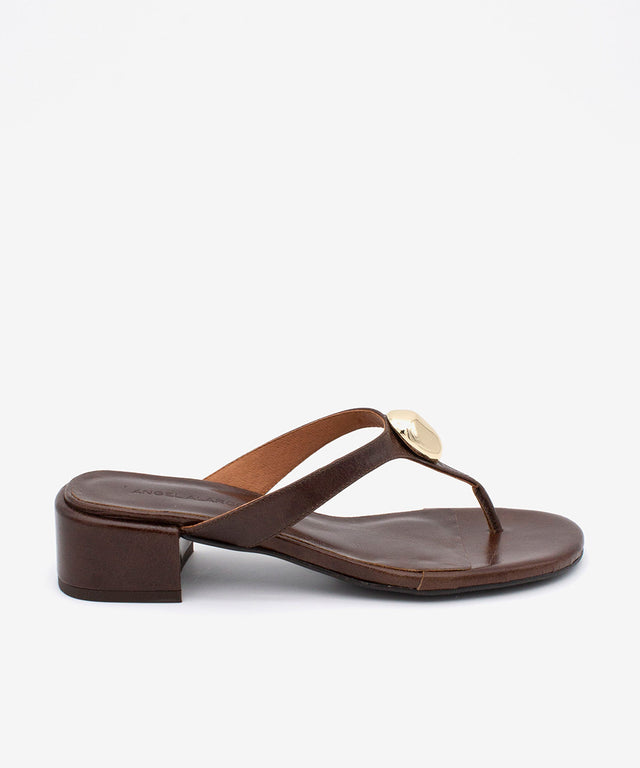 ZELMA – Sandalia de dedo de tacón bajo de piel texturizada – marrón – Talla 35 – Ángel Alarcón