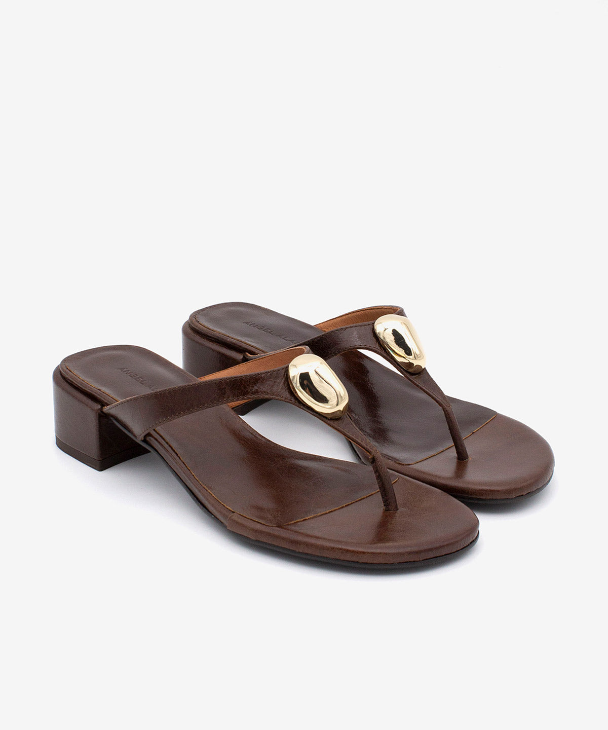 ZELMA – Sandalia de dedo de tacón bajo de piel texturizada – marrón – Talla 35 – Ángel Alarcón