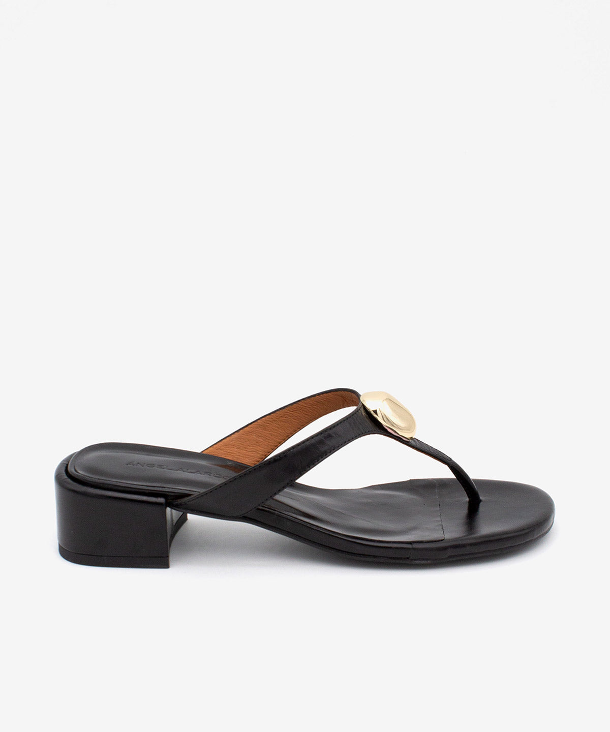 ZELMA – Sandalia de dedo de tacón bajo de piel texturizada – negro – Talla 38 – Ángel Alarcón