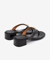 ZELMA – Sandalia de dedo de tacón bajo de piel texturizada – negro – Talla 39 – Ángel Alarcón