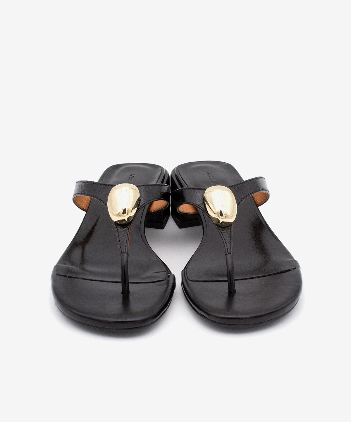 ZELMA – Sandalia de dedo de tacón bajo de piel texturizada – negro – Talla 40 – Ángel Alarcón
