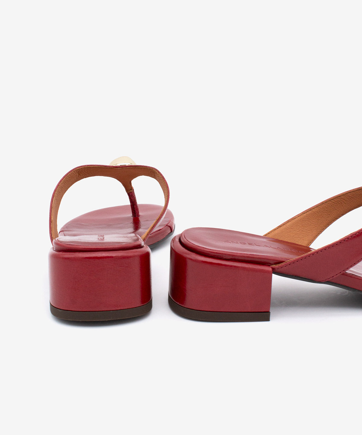 ZELMA – Sandalia de dedo de tacón bajo de piel texturizada - Zapatos Negros - Zapatos de mujer Ángel Alarcón - Women Shoes 2026