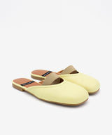 DELIA – Zueco plano destalonado de mujer con cierre elástico de piel suave - Zapatos verde claro - Zapatos de mujer Ángel Alarcón - Women Shoes 2026