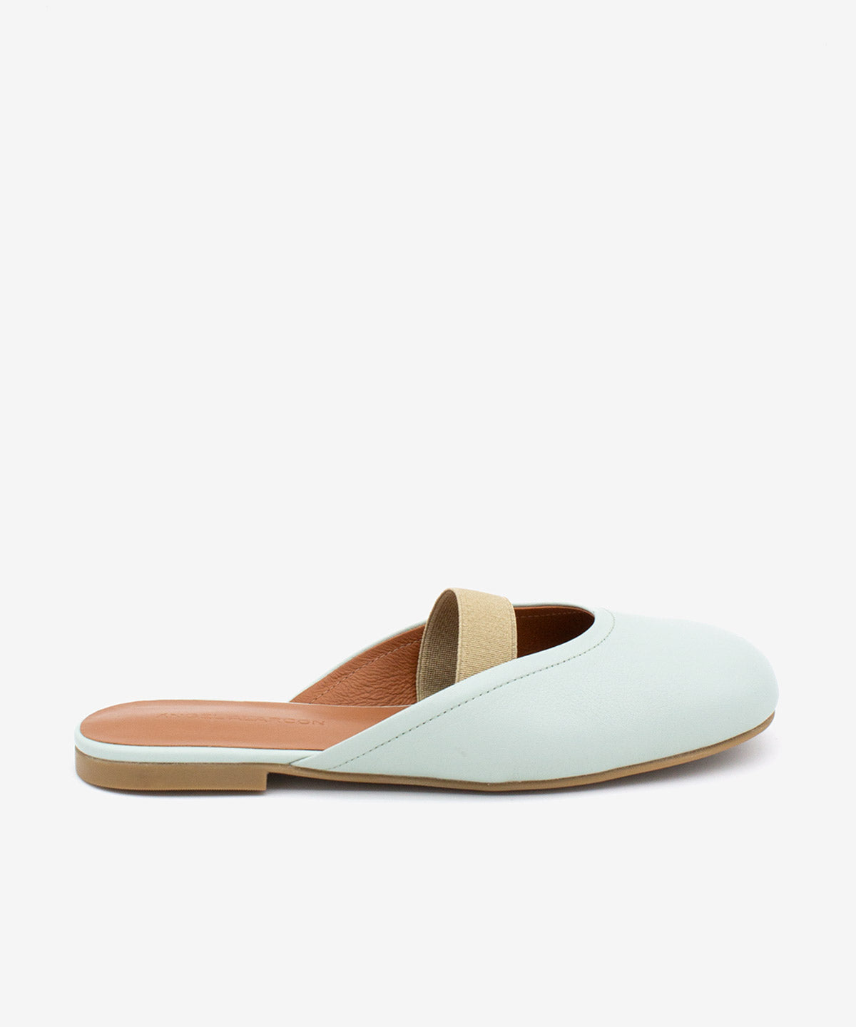 DELIA – Zueco plano destalonado de mujer con cierre elástico de piel suave - Zapatos verde claro - Zapatos de mujer Ángel Alarcón - Women Shoes 2026
