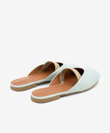 DELIA – Zueco plano destalonado de mujer con cierre elástico de piel suave - Zapatos verde claro - Zapatos de mujer Ángel Alarcón - Women Shoes 2026