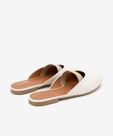 DELIA – Zueco plano destalonado de mujer con cierre elástico de piel suave - Zapatos verde claro - Zapatos de mujer Ángel Alarcón - Women Shoes 2026