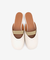DELIA – Zueco plano destalonado de mujer con cierre elástico de piel suave - Zapatos verde claro - Zapatos de mujer Ángel Alarcón - Women Shoes 2026