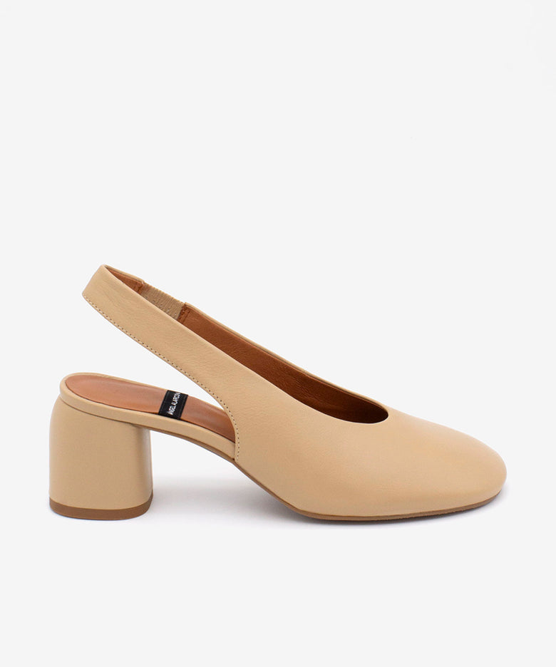 BEIRA – Salón destalonado con tacón ancho de piel grano suave – camel – Talla 35 – Ángel Alarcón