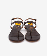 26072-638A Sandalia de mujer en color. marrón oscuro con adorno de carey, mini cuña. Zapatos Ángel Alarcón. 