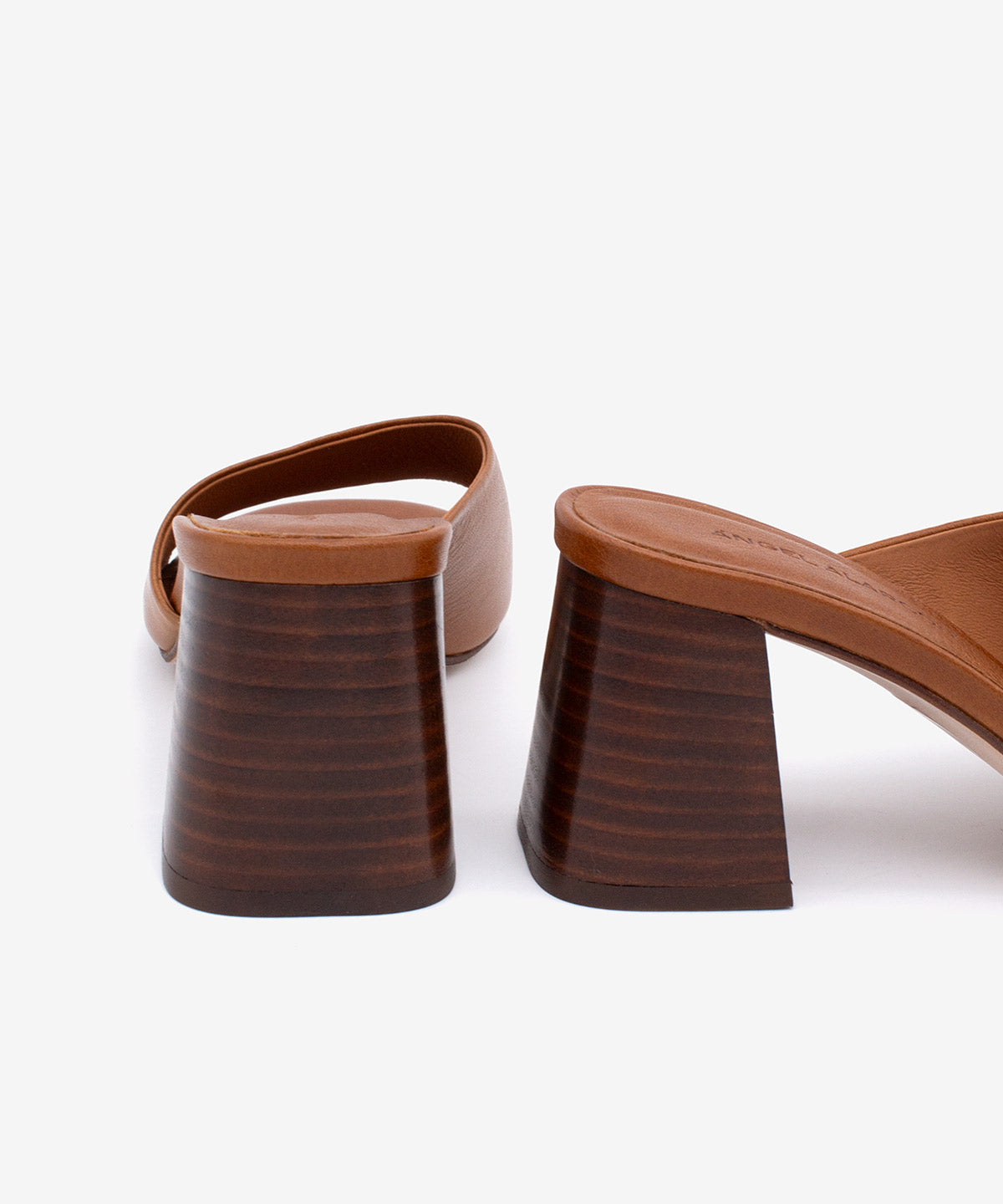 PATRIZIA – Mule de piel natura con tacón alto ancho efecto madera – marrón – Talla 38 – Ángel Alarcón