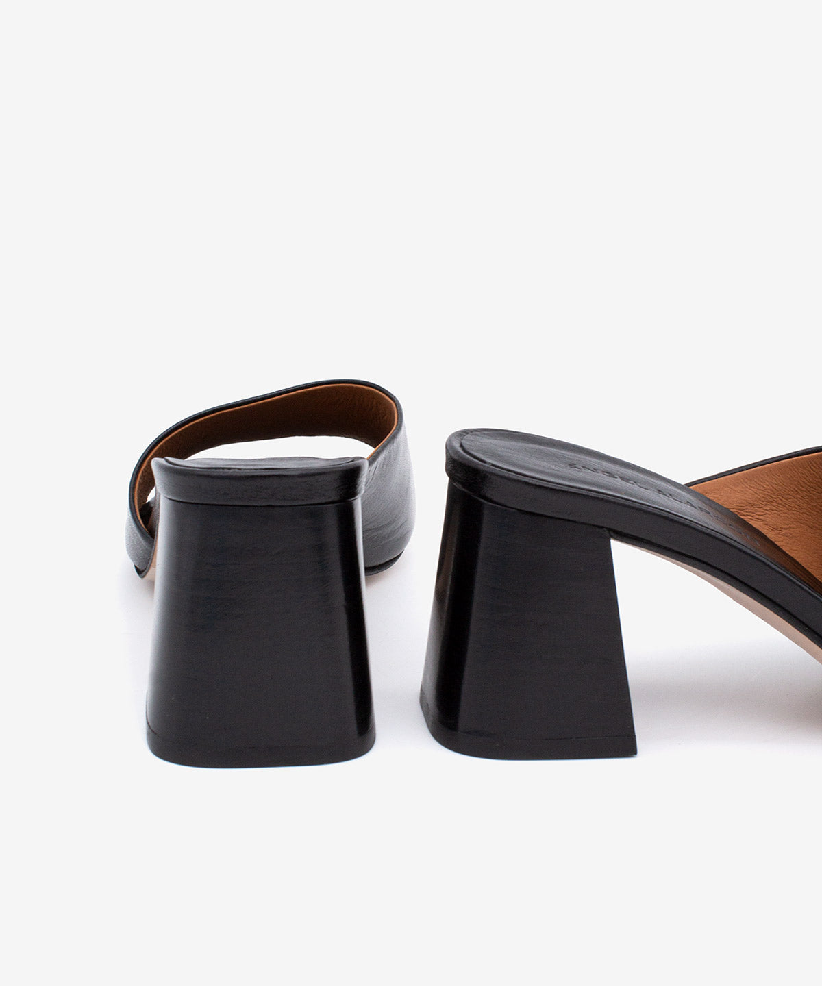 PATRIZIA – Mule de piel natura con tacón alto ancho efecto madera – negro – Talla 40 – Ángel Alarcón